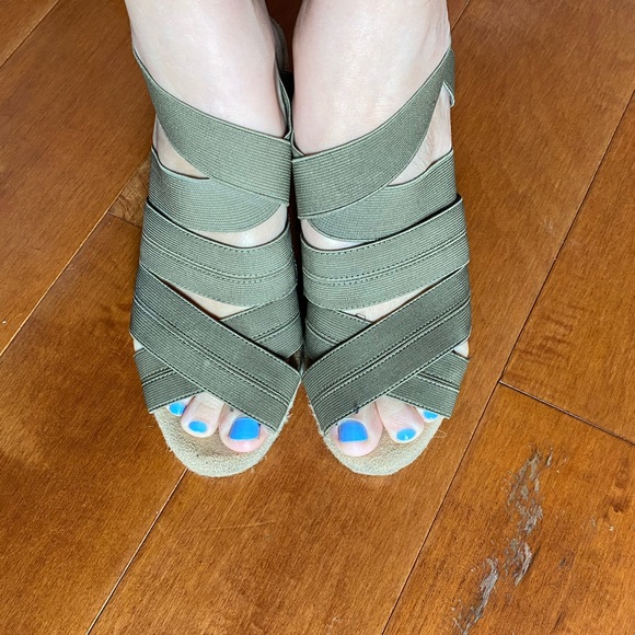 Aerosoles Army Green Espadrilles - Size 8 - Picture 6 of 8